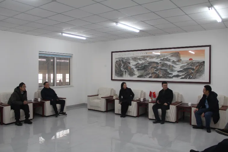 ​Begrüßung einer Delegation der Shandong University of Architecture zum Besuch des Werks und zur Erkundung der Zusammenarbeit