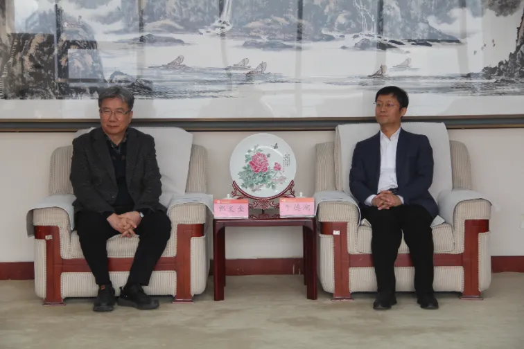 Shandong LANO kooperiert mit Professor KWAK, Moon Kyu, Ph.D. und Vertreter Liang Tongho von der Dongguk-Universität, Südkorea, um Austausch und Zusammenarbeit im Bereich Lärmschutz mit der Shandong Jianzhu-Universität durchzuführen
